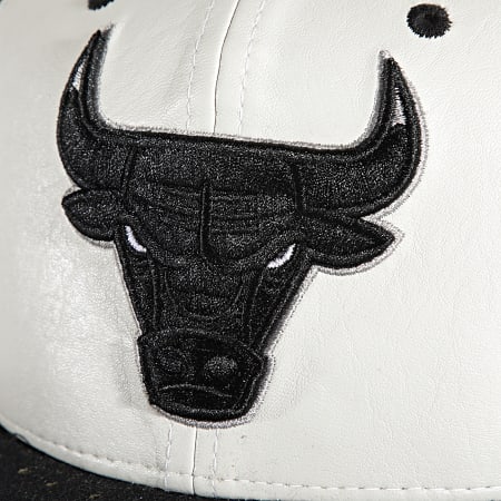 Mitchell and Ness - Casquette Snapback Day One Chicago Bulls Blanc Noir