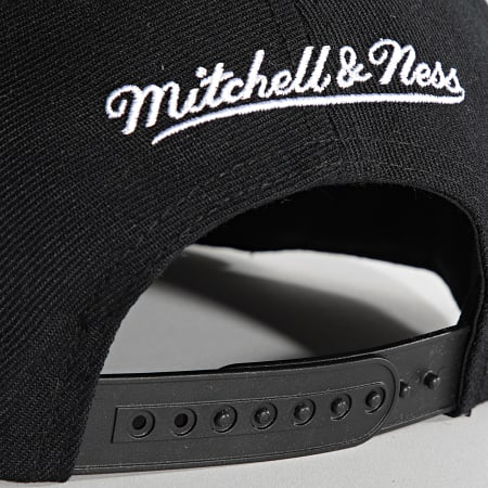 Mitchell and Ness - Casquette Snapback Day One Chicago Bulls Blanc Noir