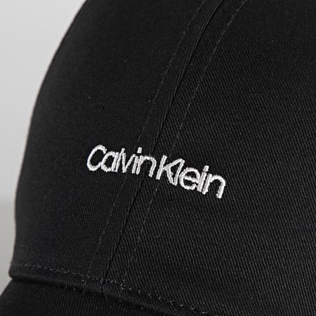 Calvin Klein - Casquette Fitted Femme 9146 Noir