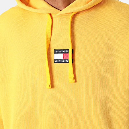 Tommy Jeans - Sweat Capuche Tommy Badge 0904 Jaune Moutarde