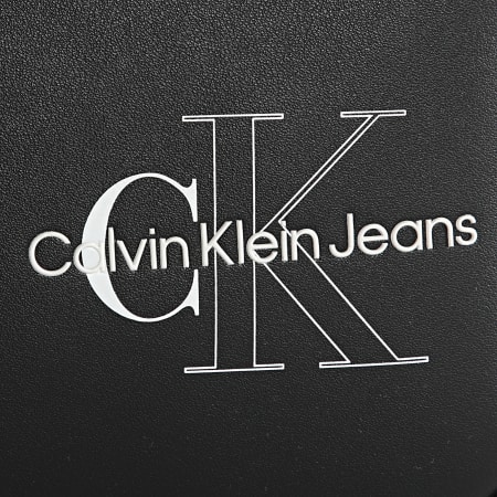 Calvin Klein - Bolso de mujer Sculpted Pouch 9570 Negro