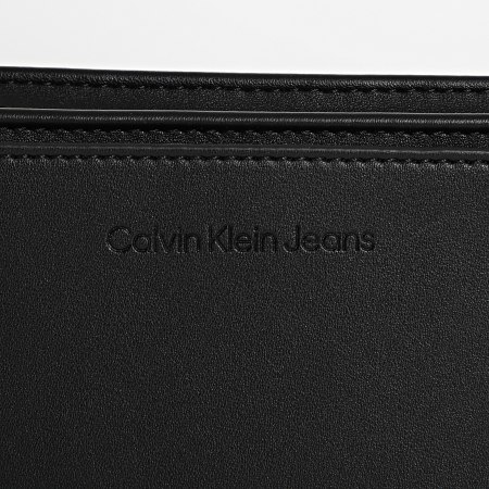 Calvin Klein - Bolso de mujer Sculpted Pouch 9570 Negro