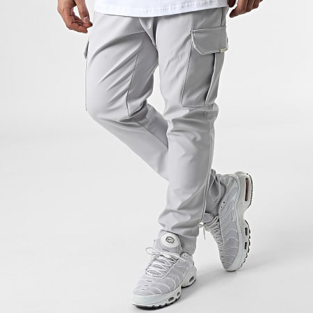 Ikao - LL615 Conjunto de camiseta con bolsillos en el pecho y pantalón cargo gris blanco