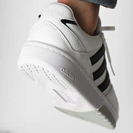 adidas - Baskets Courtic GX6318 Footwear White Core Black