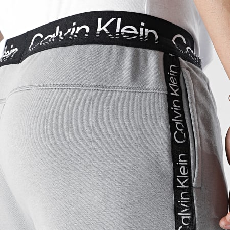 Calvin Klein - Pantalon Jogging A Bandes GMS2P600 Gris