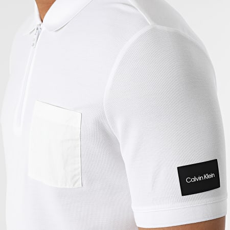 Calvin Klein - Polo a manica corta con tasca sul petto Tech Repreve Pique 8729 Beige chiaro