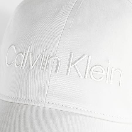 Calvin Klein - Casquette Femme Essential Embroideries BB Cap 9601 Blanc