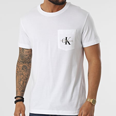 Calvin Klein - 9876 Maglietta tascabile con logo Monogram bianco