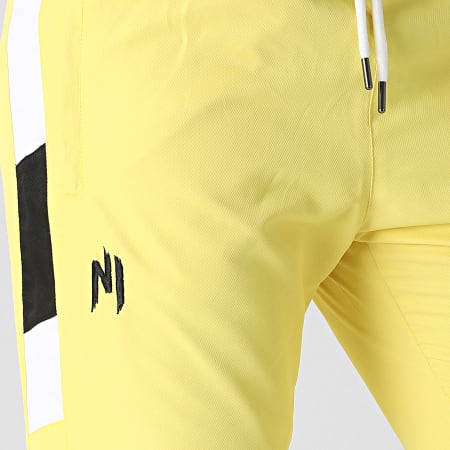 NI by Ninho - Pantaloni da jogging a bande bianche e gialle Uzi