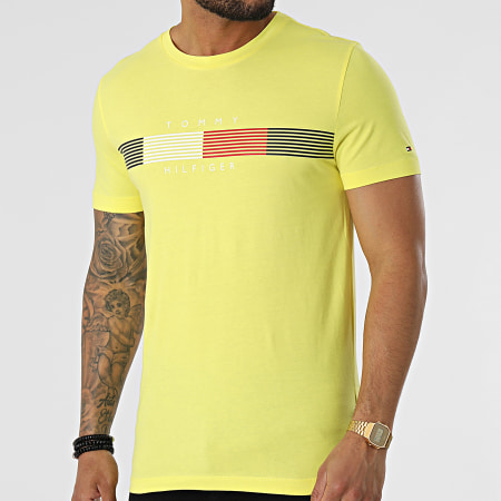 Tommy Hilfiger - Camiseta Chest Corp Stripe Graphic 5612 Amarillo