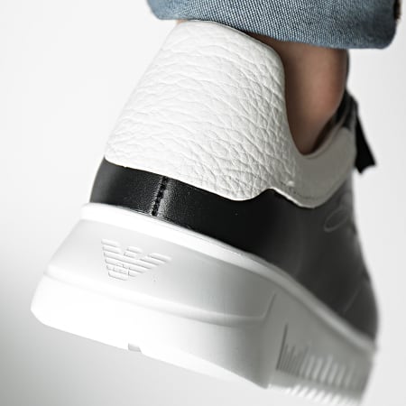 Emporio Armani - X4X264 XM670 Sneakers nere e bianche