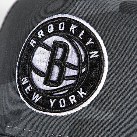 New Era - Gorra 9Forty Camo Brooklyn Nets Trucker Gris Camuflaje