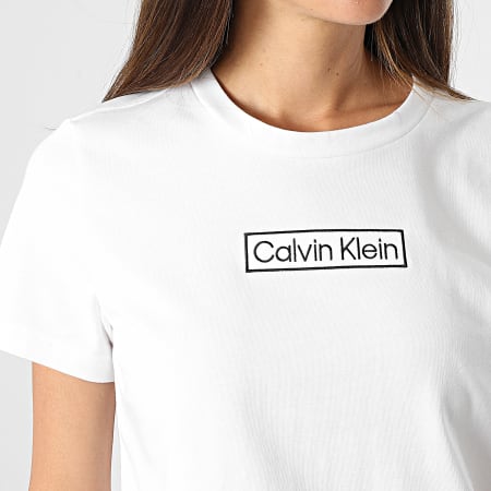 Calvin Klein - Ensemble Tee Shirt Et Short Jogging Femme QS6804E Blanc Noir