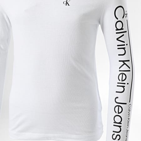 Calvin Klein - Camiseta de manga larga para niños con logotipo institucional forrado 1320 blanca