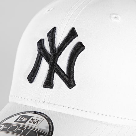 New Era - Casquette 9Forty Repreve Monochrome New York Yankees Blanc