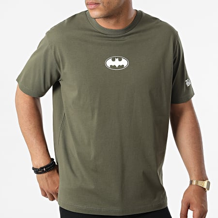 DC Comics - Oversize Camiseta Logo Pecho Grande Verde Caqui Blanco