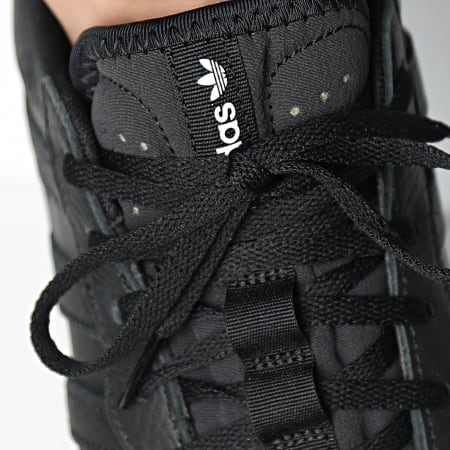 Adidas Originals - Baskets Courtic GX6319 Core Black Footwear White