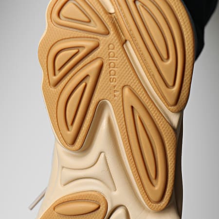 Adidas Originals - Sneakers Ozweego EE6462 Stucco Marrone chiaro Rosso Solare