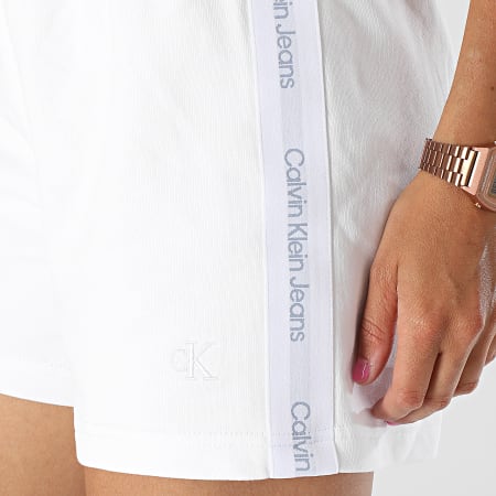 Calvin Klein - Pantalones cortos de chándal de mujer con rayas laterales Logo Tape 8964 Blanco