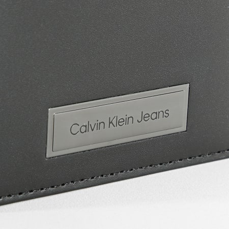 Calvin Klein - Bifold institucional 9504 Negro