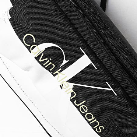 Calvin Klein - Bolsa de deporte Essentials 9351 Negro Blanco