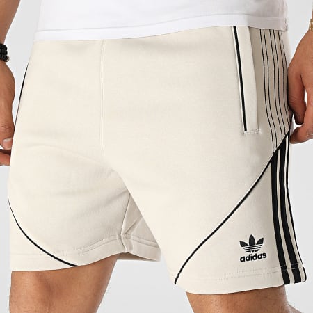 Adidas Originals - HK9893 Pantaloncini da jogging in pile beige