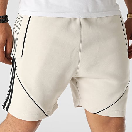 Adidas Originals - HK9893 Pantaloncini da jogging in pile beige