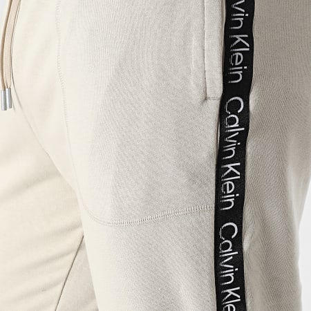 Calvin Klein - GMS2P600 Pantalón de chándal con banda beige