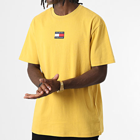 Tommy Jeans - Tee Shirt Tommy Badge 0925 Jaune Moutarde