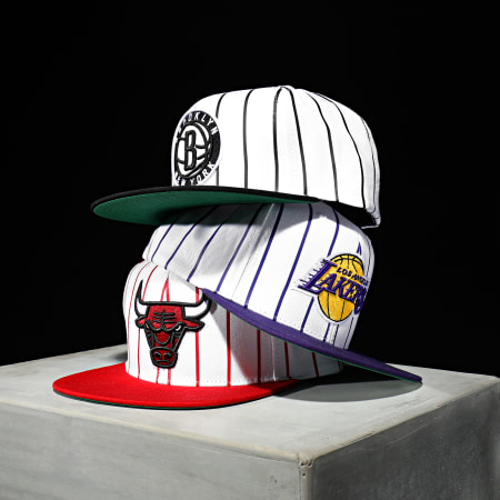 Mitchell and Ness - Casquette Snapback Retro Pinstripe Los Angeles Lakers Blanc