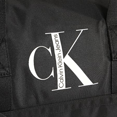 Calvin Klein - Sac De Sport Essentials 9828 Noir