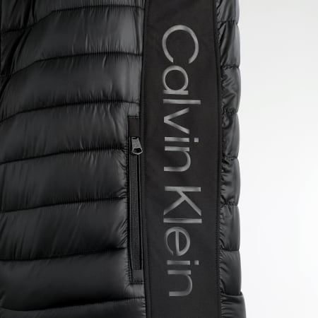 Calvin Klein - Cappotto senza maniche Logo laterale riciclato 8292 Nero