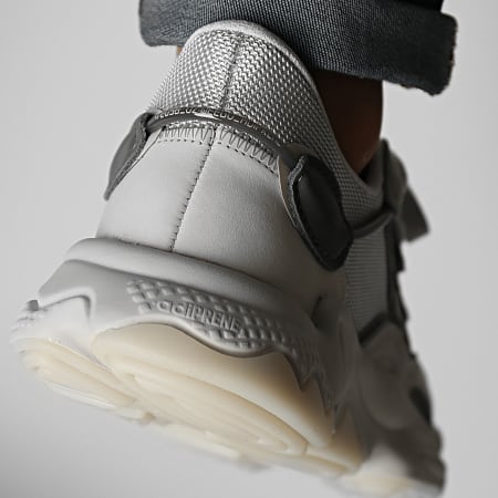 Adidas Originals - Ozweego GX1831 Grigio chiaro solido Quattro Grigio Sei Sneakers