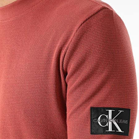 Calvin Klein - Felpa girocollo Monogram Badge Waffle 6610 rosso mattone