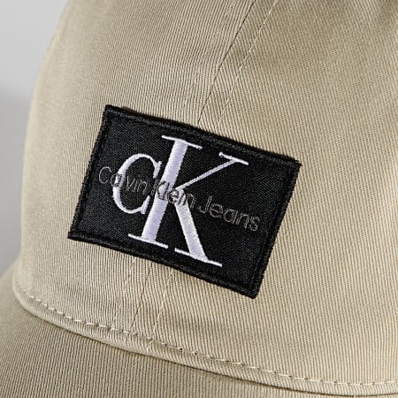 Calvin Klein - Casquette Badge 9486 Beige