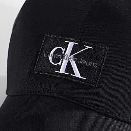Calvin Klein - Cappello con distintivo 9486 nero