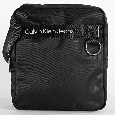 Calvin Klein - Bolsa Urban Explorer 9817 Negra