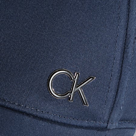 Calvin Klein - Cappello in metallo CK 9662 blu navy