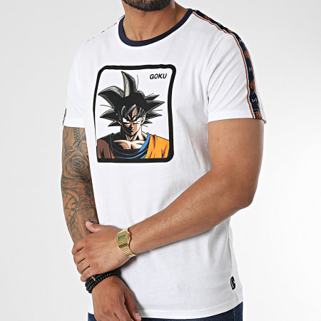 Capslab - Camiseta blanca a rayas Goku