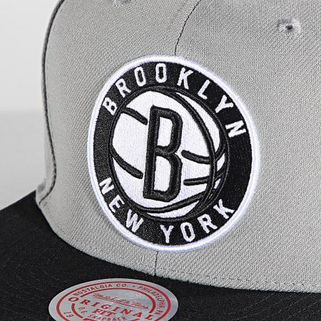 Mitchell and Ness - Gorra Core Basic Snapback Brooklyn Nets Gris