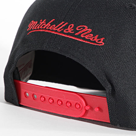 Mitchell and Ness - Chicago Bulls Core Basic Snapback Cap Negro Rojo