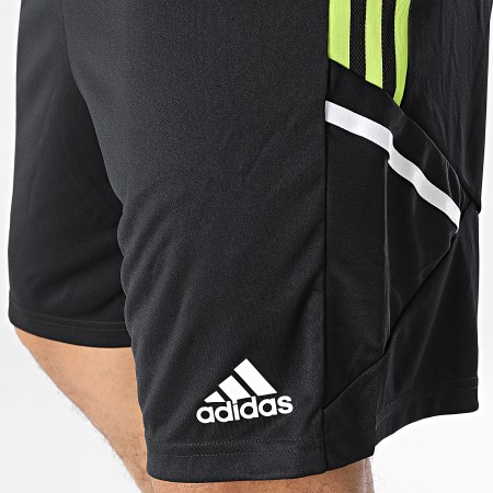 Adidas Sportswear - Pantaloncini da jogging con banda nera del Manchester United HE6684