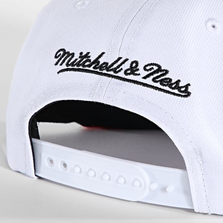Mitchell and Ness - Casquette Snapback Core Basic Chicago Bulls Blanc Noir