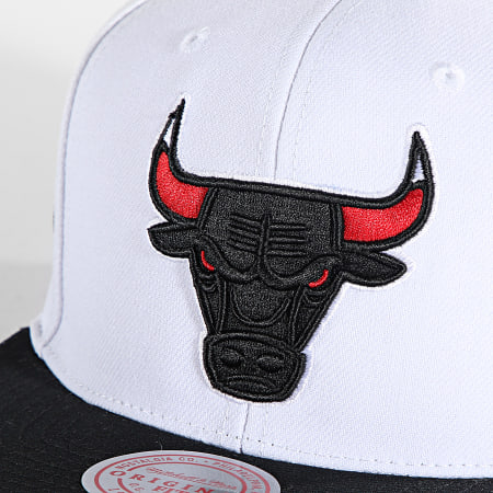 Mitchell and Ness - Chicago Bulls Playoffs Snapback Cap Blanco