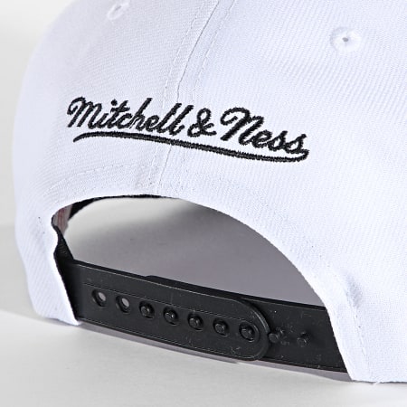 Mitchell and Ness - Cappello Snapback Chicago Bulls Playoffs Bianco