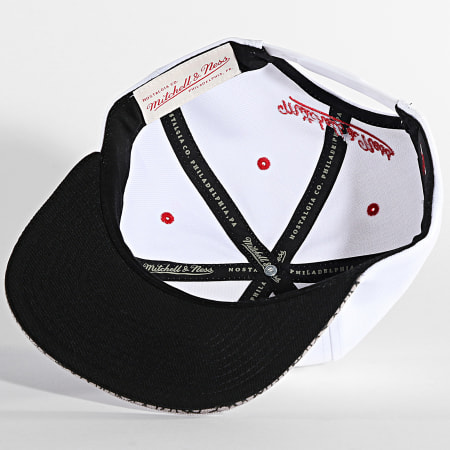 Mitchell and Ness - Casquette Snapback Three Collection Chicago Bulls Blanc Gris