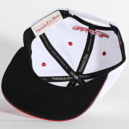 Mitchell and Ness - Casquette Snapback Three Collection Chicago Bulls Blanc Rouge