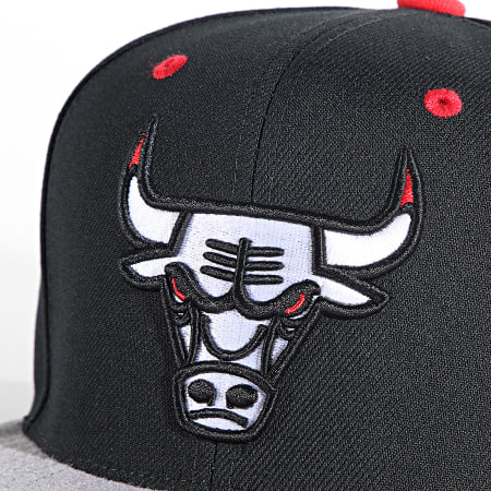 Mitchell and Ness - Casquette Snapback Three Collection Chicago Bulls Noir