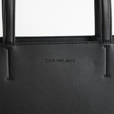 Calvin Klein - Borsa da donna Sculpted Shopper 0071 Nero