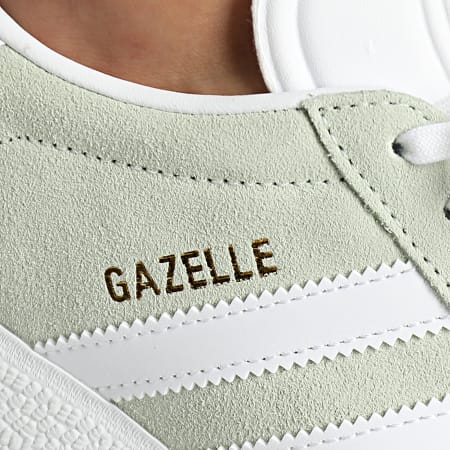 Adidas Originals - Gazelle Zapatillas GX2206 Verde Lino Nube Blanco Oro Metálico